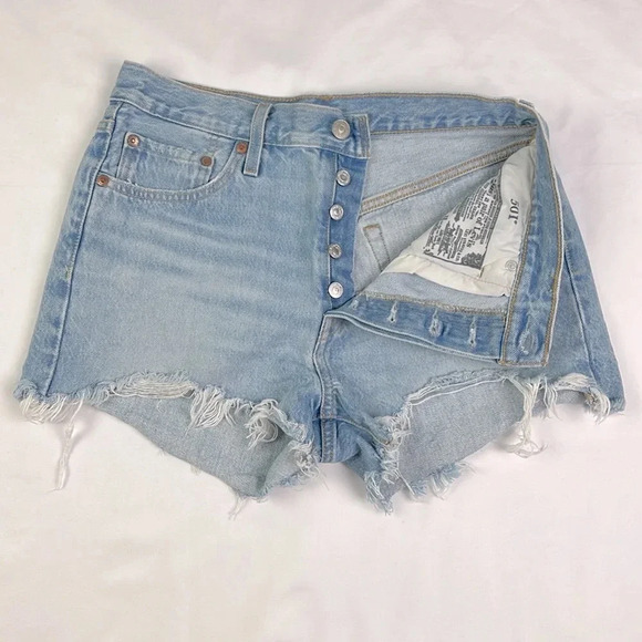 Levi’s 501 Women’s 28W Button Fly Frayed Hem Pockets Cutoff Jean Shorts - Picture 3 of 11